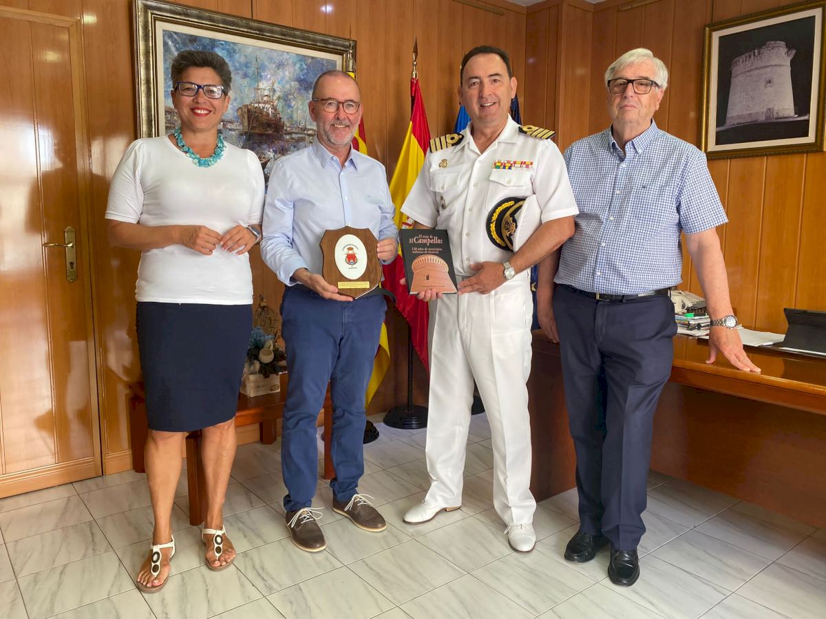 Visita protocolaria del comandante naval de Alicante